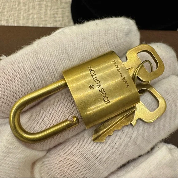 ✨🔐#303 LV Solid Brass Gold Padlock and key Sets✨ - Picture 8 of 16